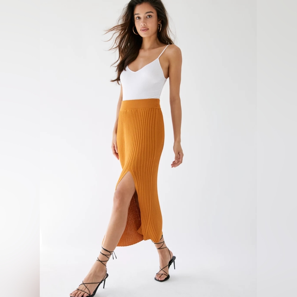 Aritzia- Wilfred Knit Slit Skirt in Mustard Size Small